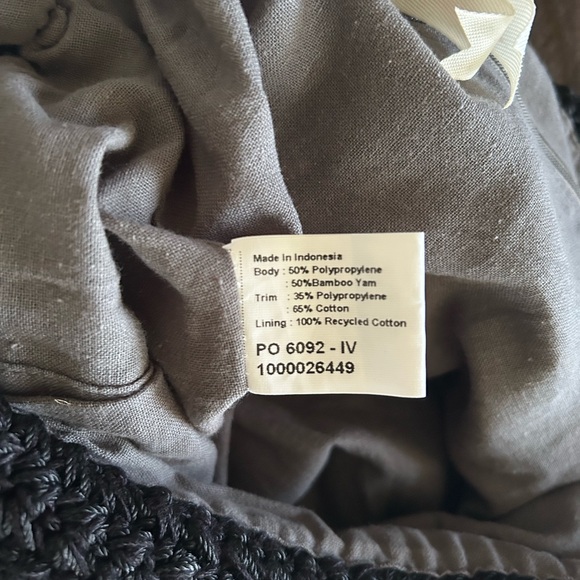 Vintage Sakroots Indio Hobo Bag, Black, Like New Condition - Picture 10 of 10